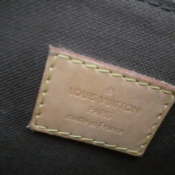 Louis Vuitton - Picture 3 of 16